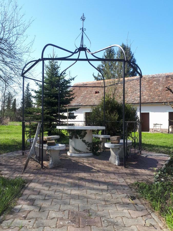 Axtburg Apartments Berbaltavar Bagian luar foto