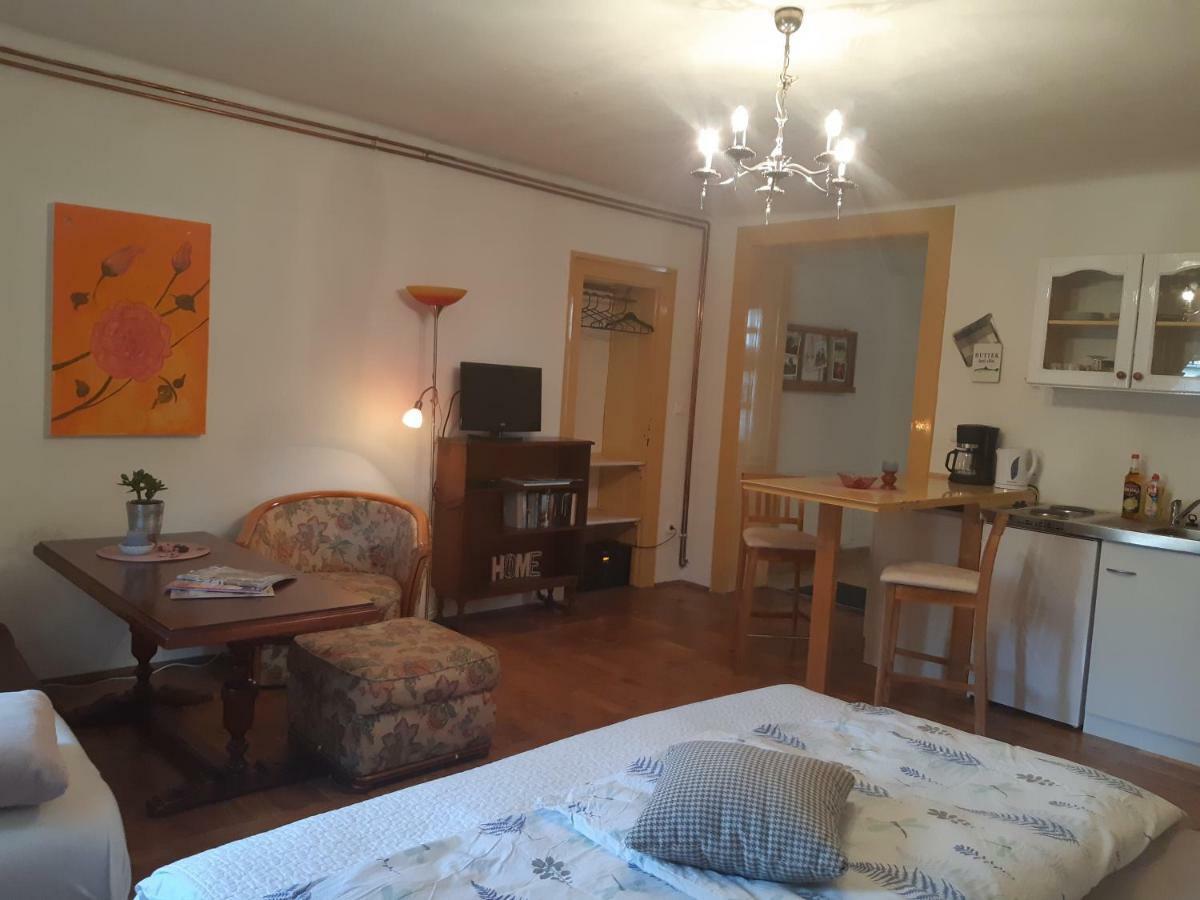 Axtburg Apartments Berbaltavar Bagian luar foto